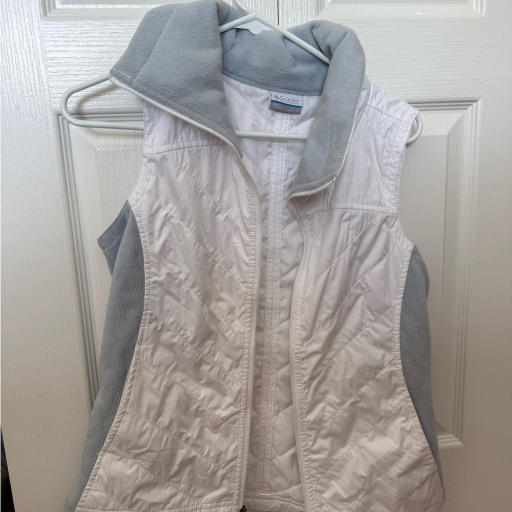 Columbia Women's White and Gray Vest